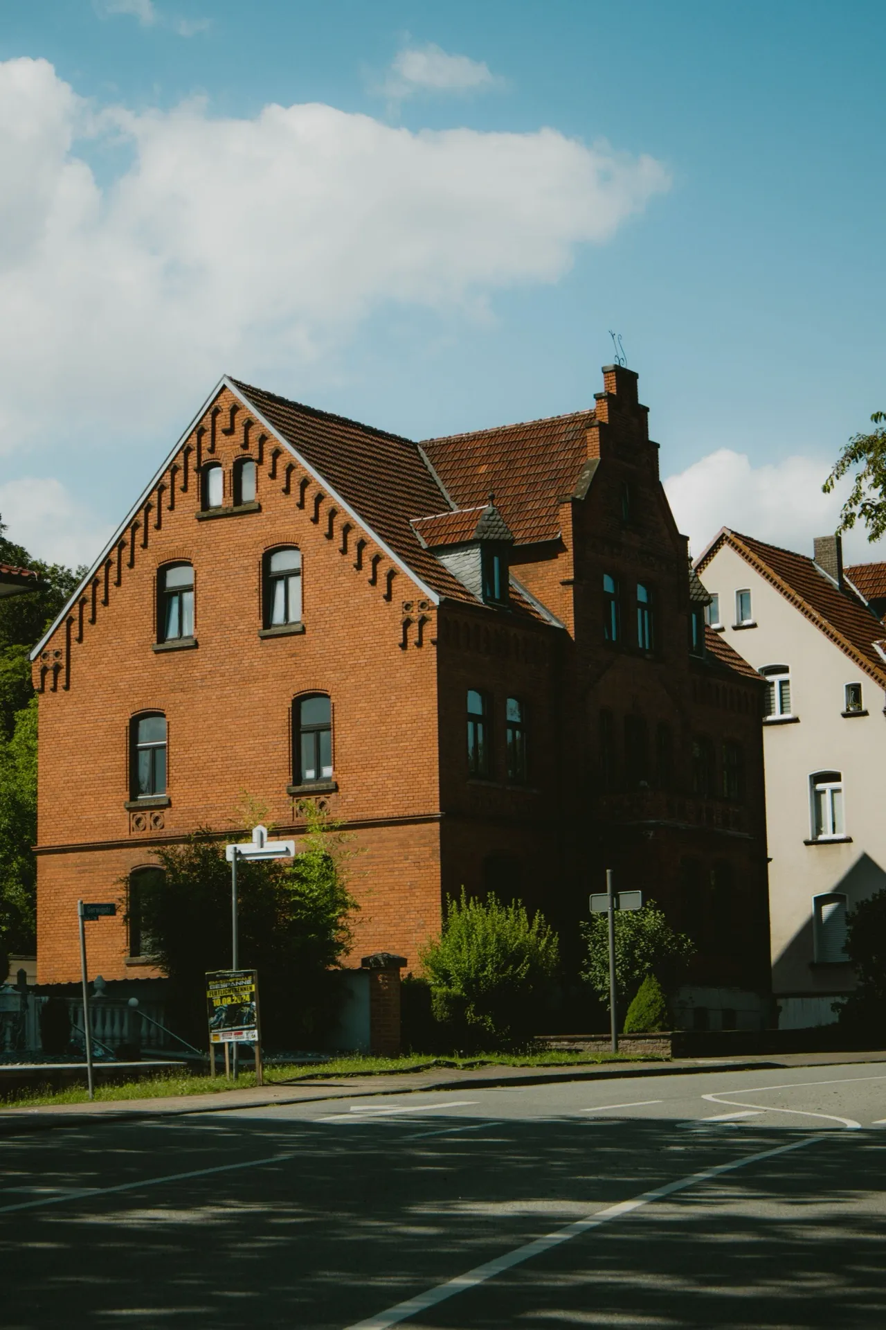 Mehrfamilienhaus aus Backstein